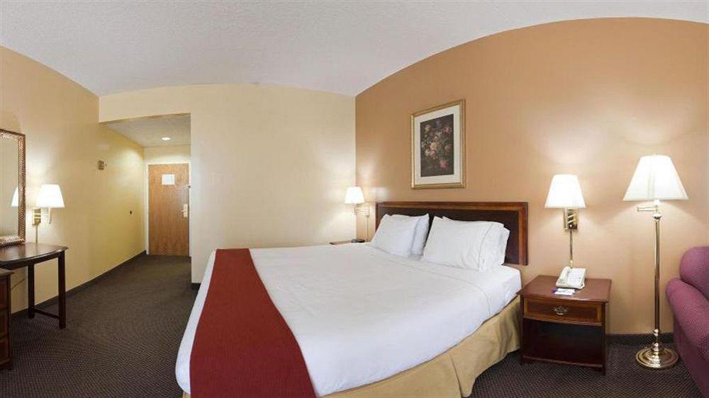 Holiday Inn Express Marshfield - Springfield Area By Ihg Exterior foto