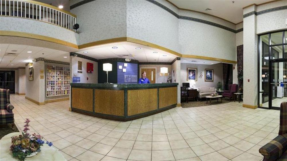 Holiday Inn Express Marshfield - Springfield Area By Ihg Exterior foto